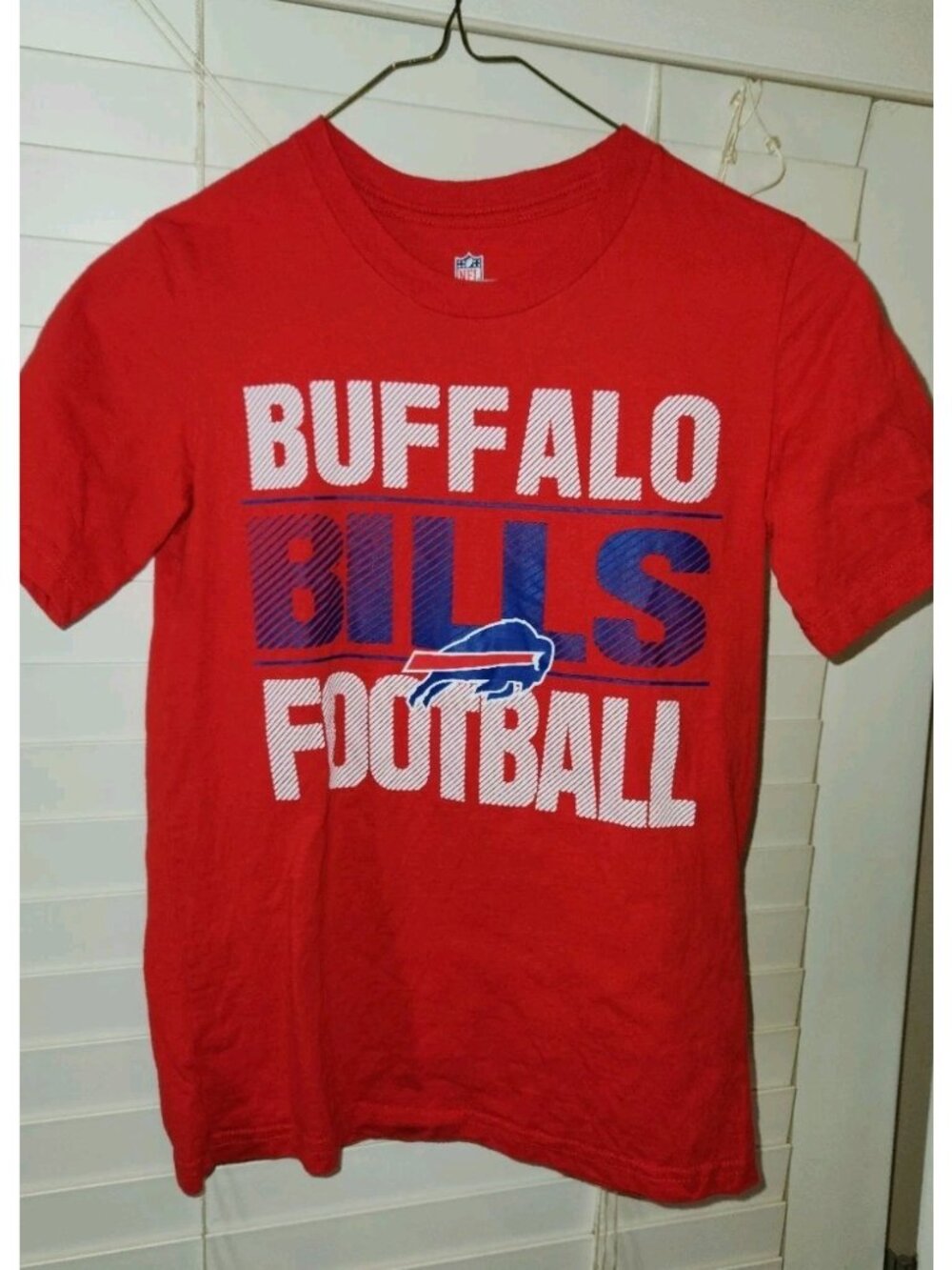 NFL Buffalo Bills football red T-Shirt BOYS Size Medium 8/10..................B5